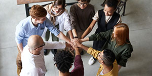 社会为pg电子官方造就机遇，pg电子官方为社会创造价值；以市场营销为龙头，为市场提供一流产品，在市场竞争中创新成长；以优异的业绩感恩社会，以满意的回报关爱员工；做有责任的企业，当时代的骄子；优秀团队，共筑梦..